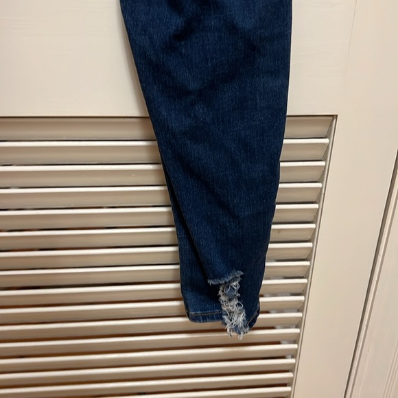 Versona Modern Distressed Jeans in Medium Wash, Size 10 - Picture 13 of 17